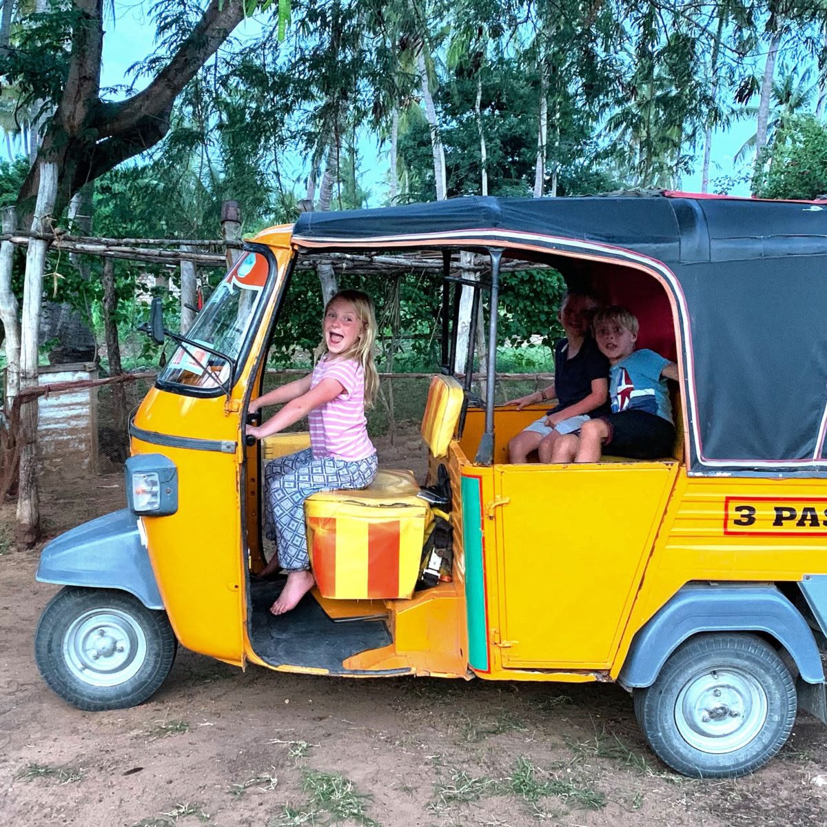 Hotel Pickup & Tuk-Tuk to Blue Bay